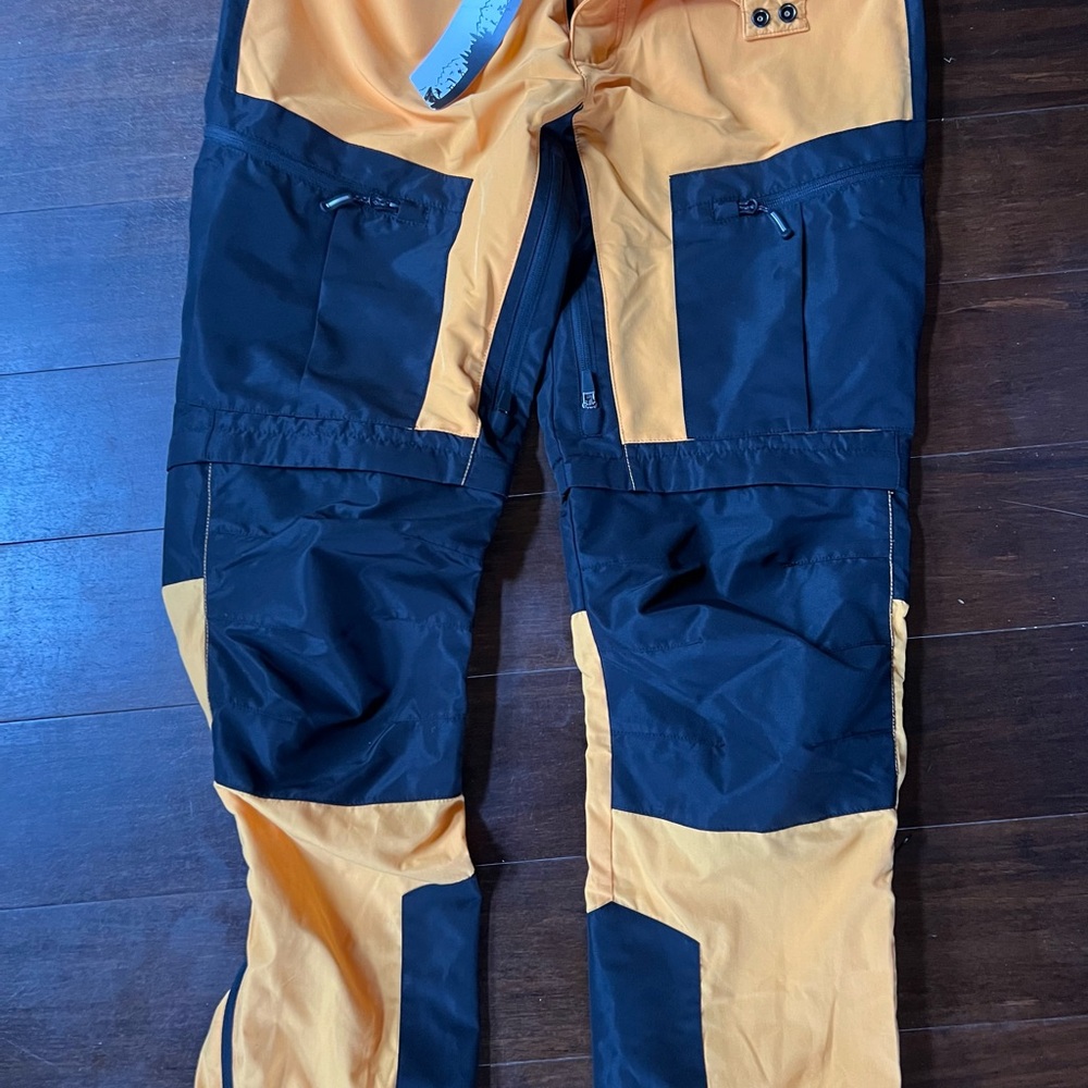 Hiking pants, zip off shorts, size large